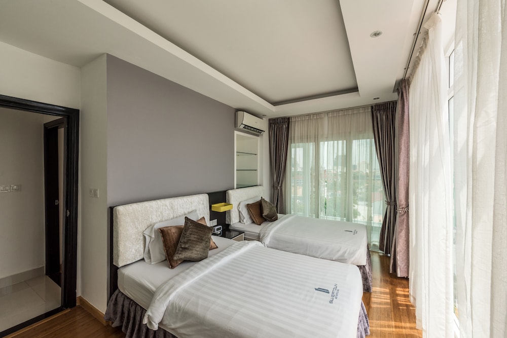 Naki Suites At Silvertown 6/49