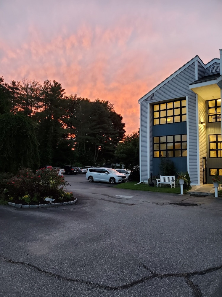 The Niantic Inn 3/50