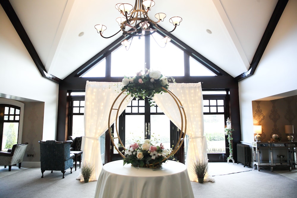 Mulroy Woods Hotel 8/36