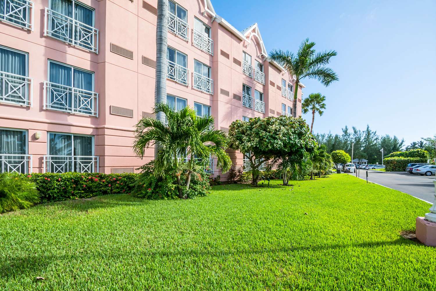 Comfort Suites Paradise Island 53/55
