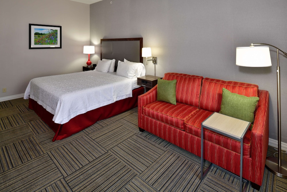 Hampton Inn & Suites Fredericksburg 16/34