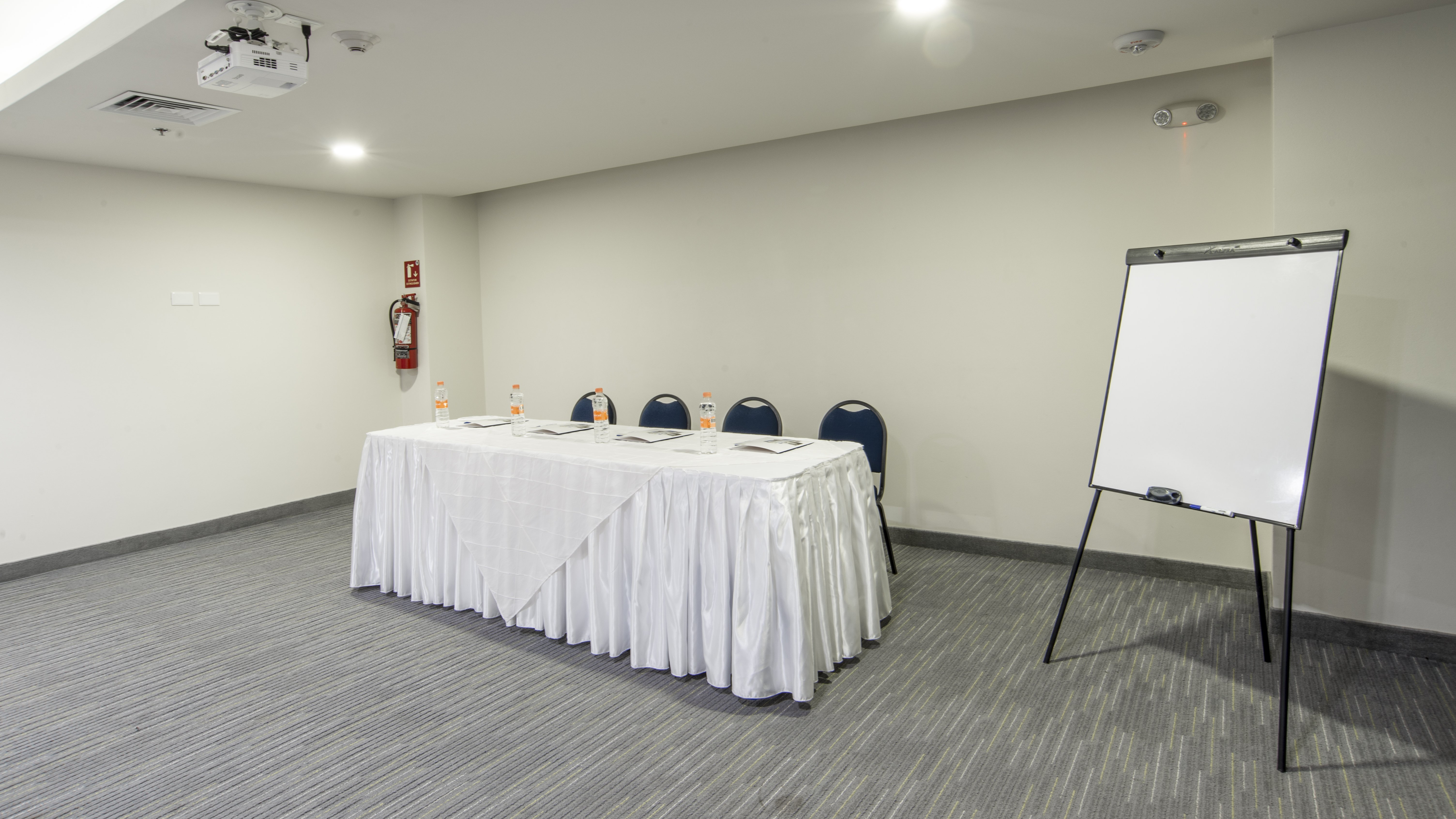 Holiday Inn Express And Suites Ciudad Obregon 12/77