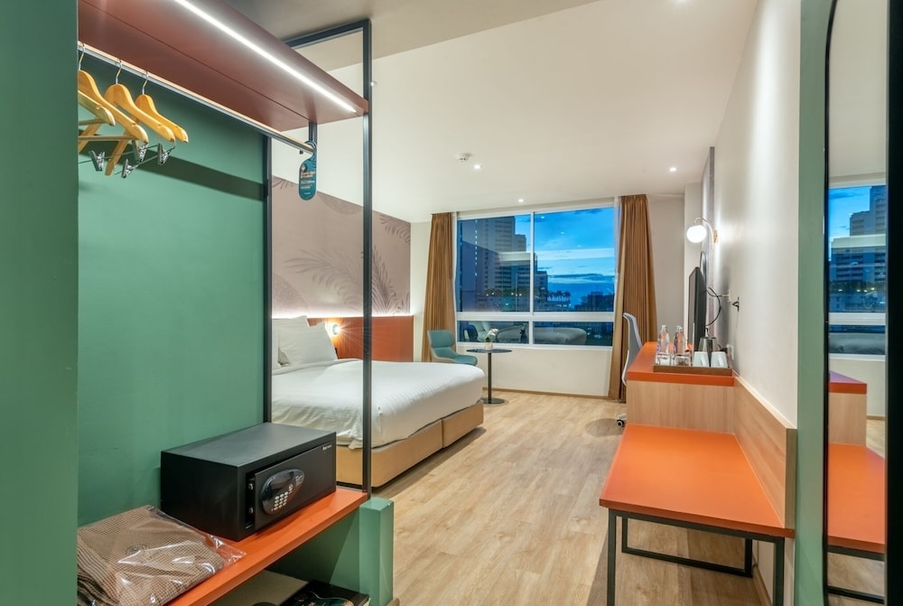 Buri Sriphu Hotel 54/66