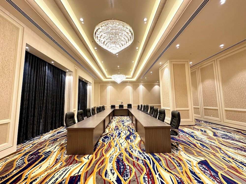 Mercure Muscat 41/53