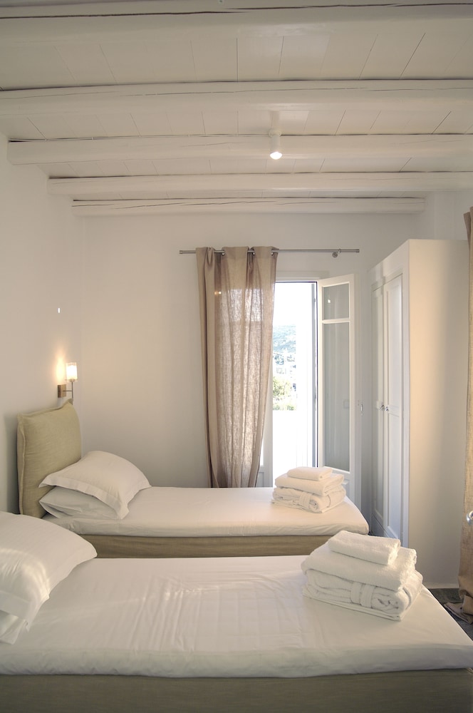 Kapetan Tasos Suites 8/60