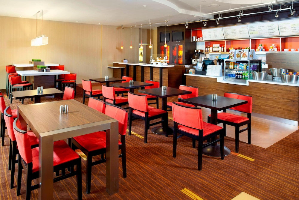 Courtyard by Marriott West Homestead Waterfront 19/26