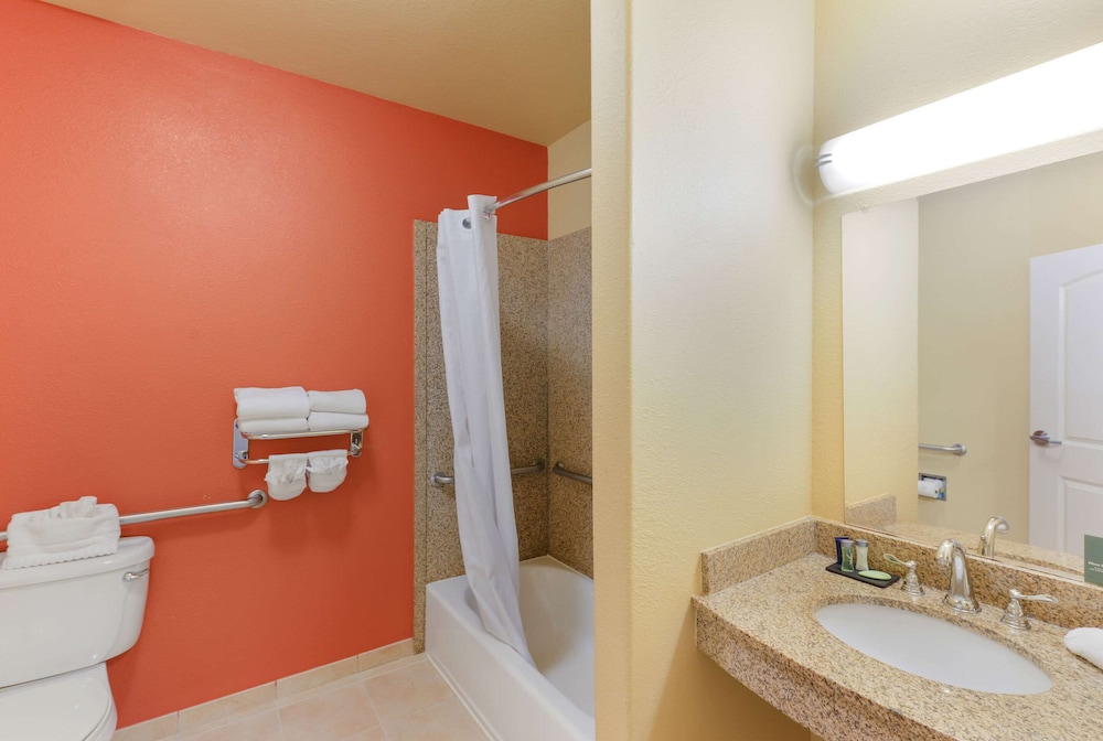 Sleep Inn and Suites Midland West 16/42