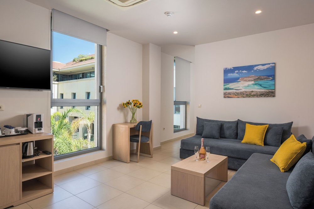 Trianon Luxury Apartments and Suites 57/74