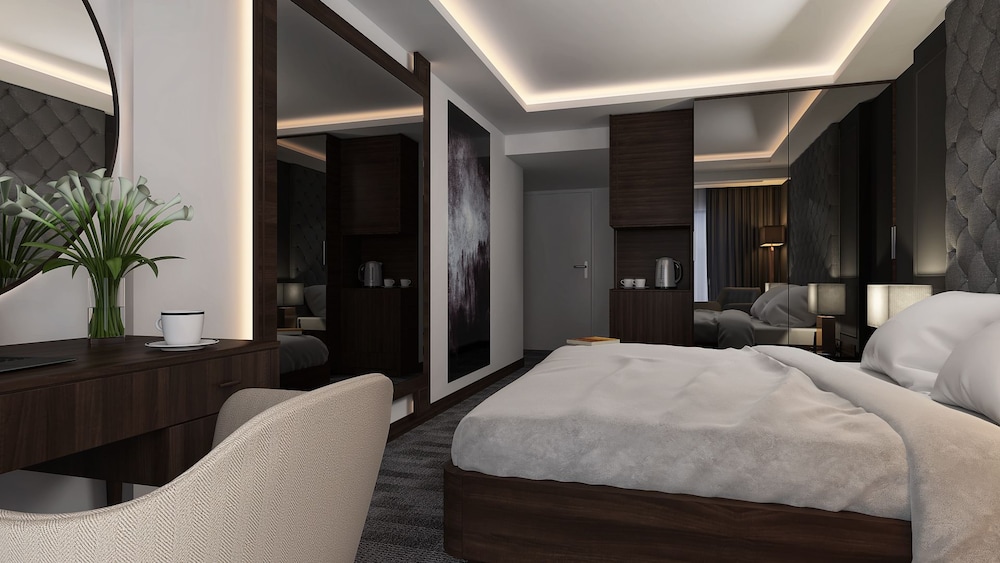 New Gate Hotel 11/25