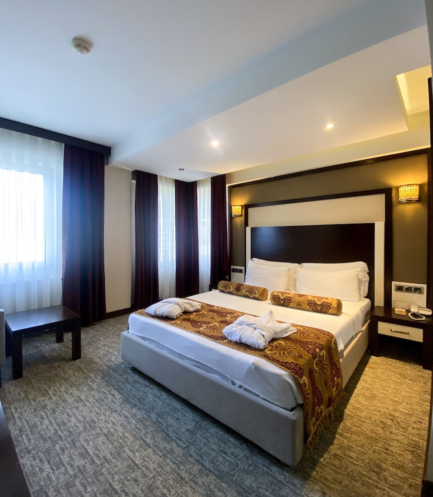 LAVIN OTEL 12/72