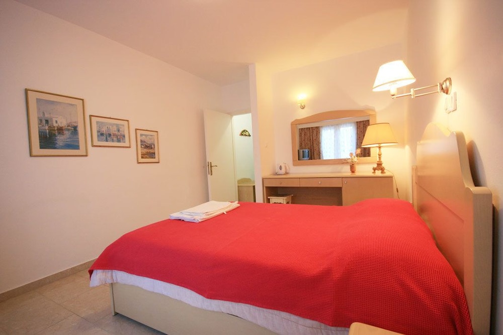 Leonardos Apartments 14/50