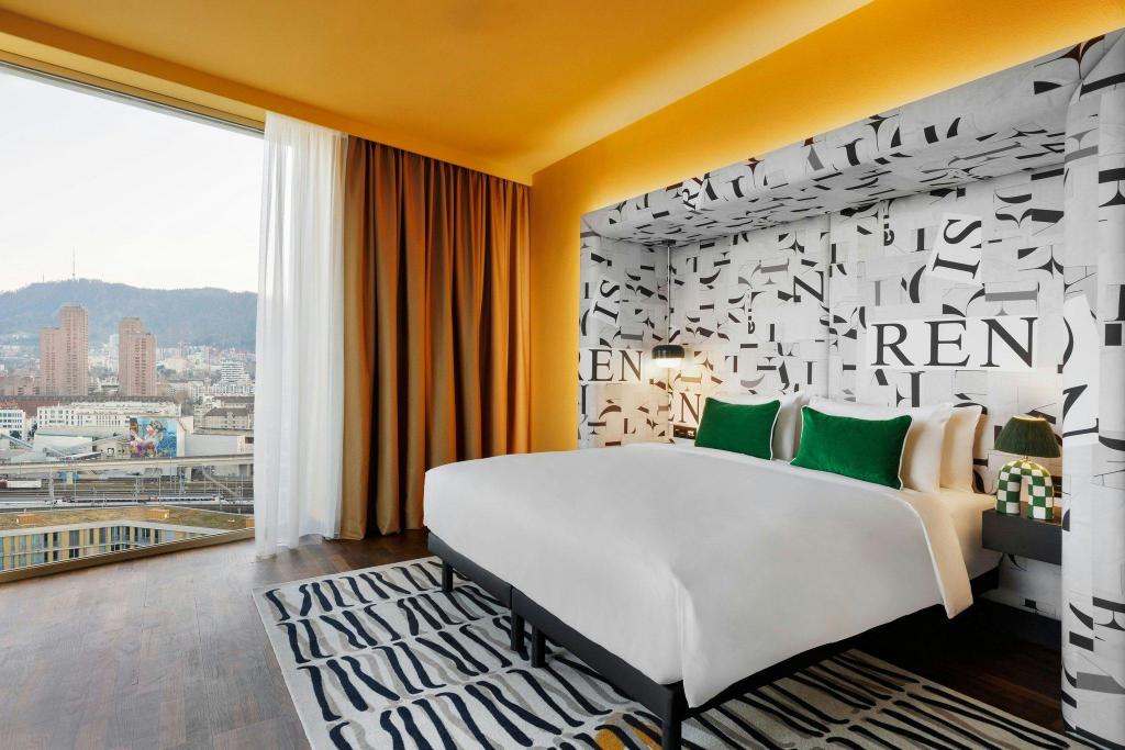 1 Bedroom, Presidential, Suite, King Bed, Sofa, Bathtub, Club Lounge Access