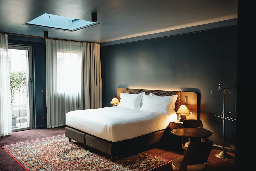 Roof Top, Suite, Queen Bed