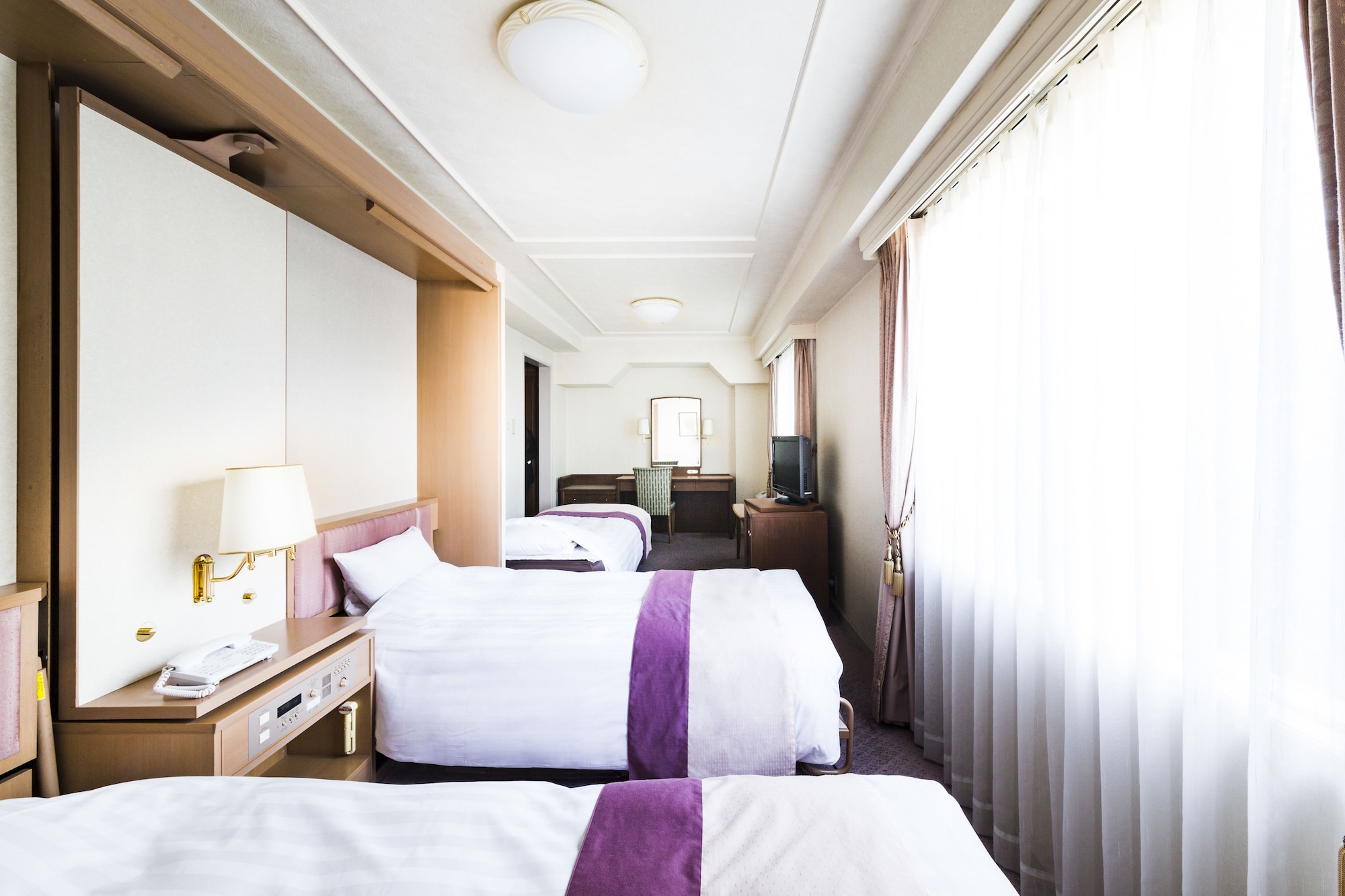 Deluxe, Twin Beds, Sofa, East Wing