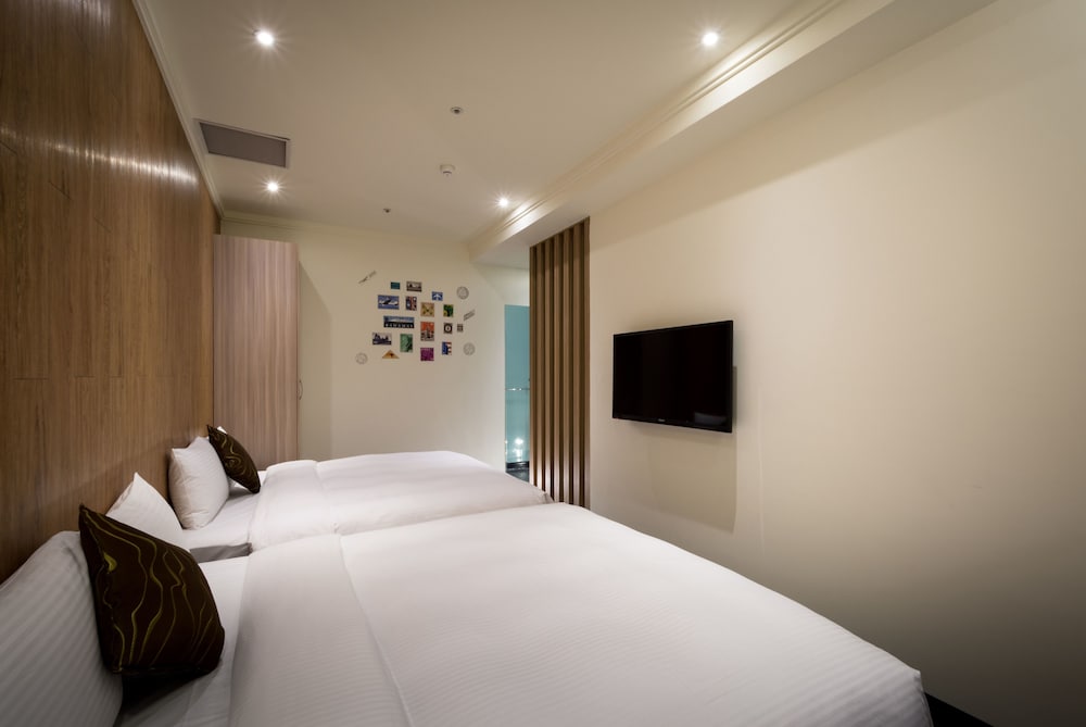 BASIC, QUADRUPLE, 2 DOUBLE BEDS