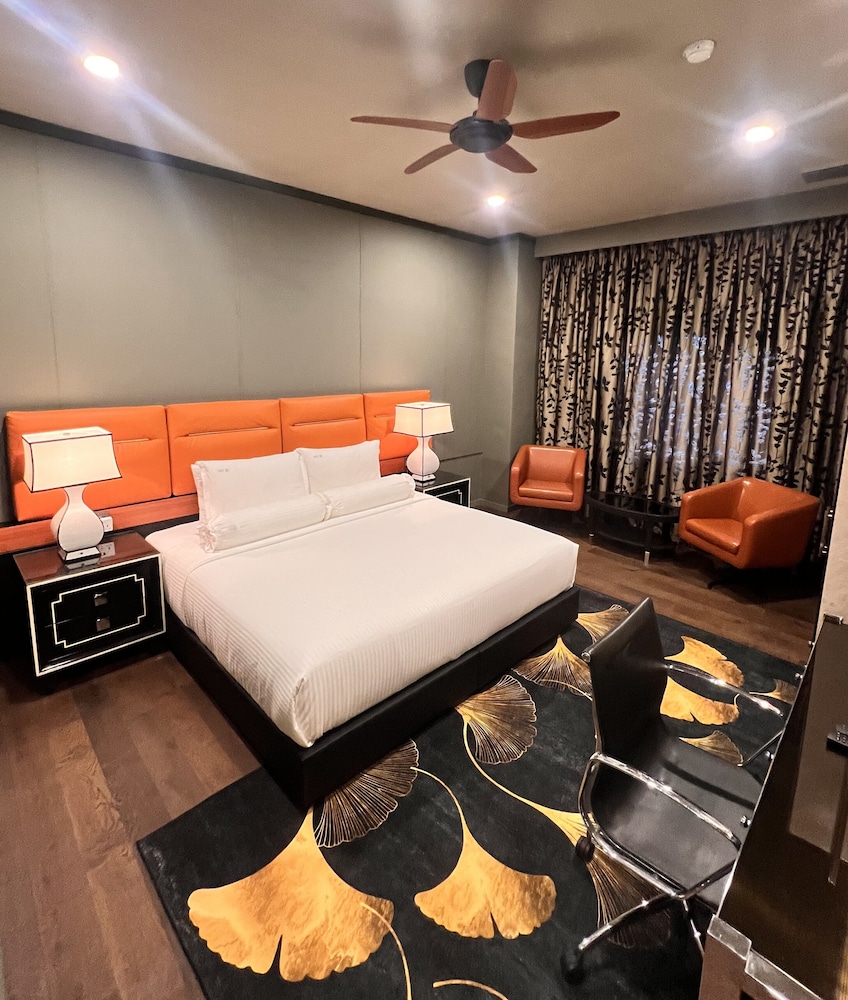 Bedrock Hotel 16/50