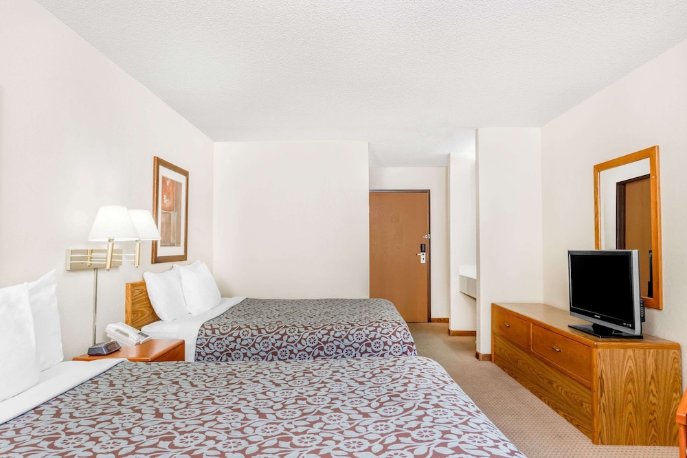 Days Inn By Wyndham Iron Mountain 19/36