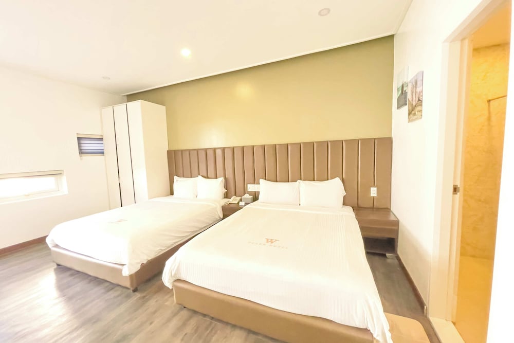 DELUXE, TWIN BEDS