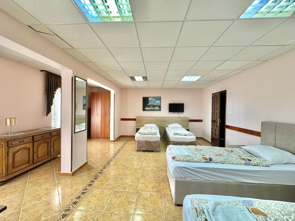 Hotel Grbalj 12/75