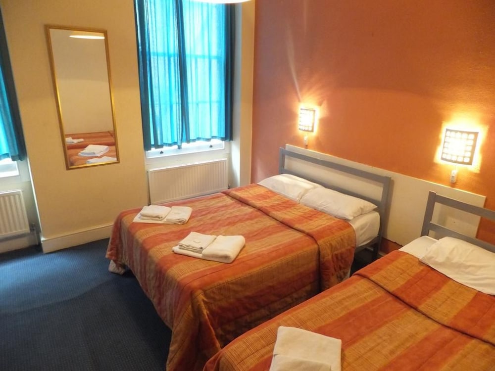 Gresham Hotel 9/50