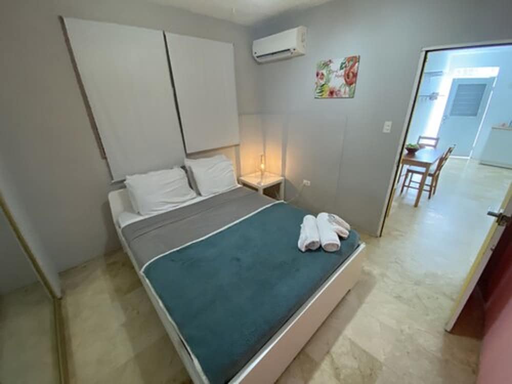 The Pelican Poshtel 23/50