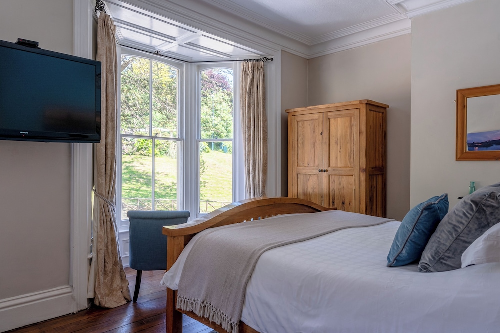 Broomfield House 10/50