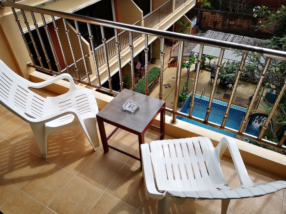 SEVEN SEAS HOTEL 26/64
