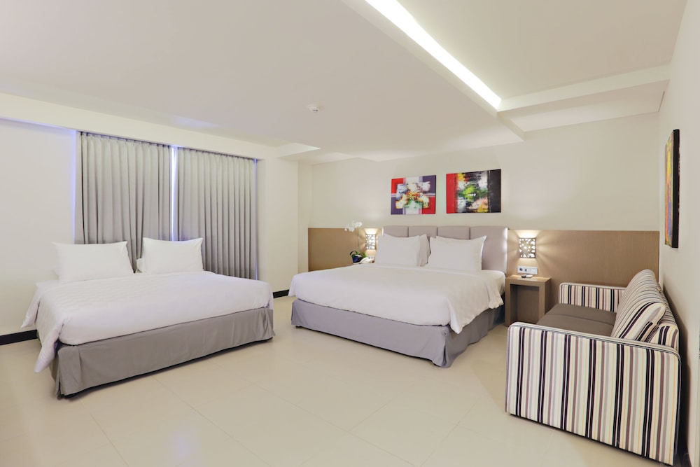 Euphoria Hotel 4/34
