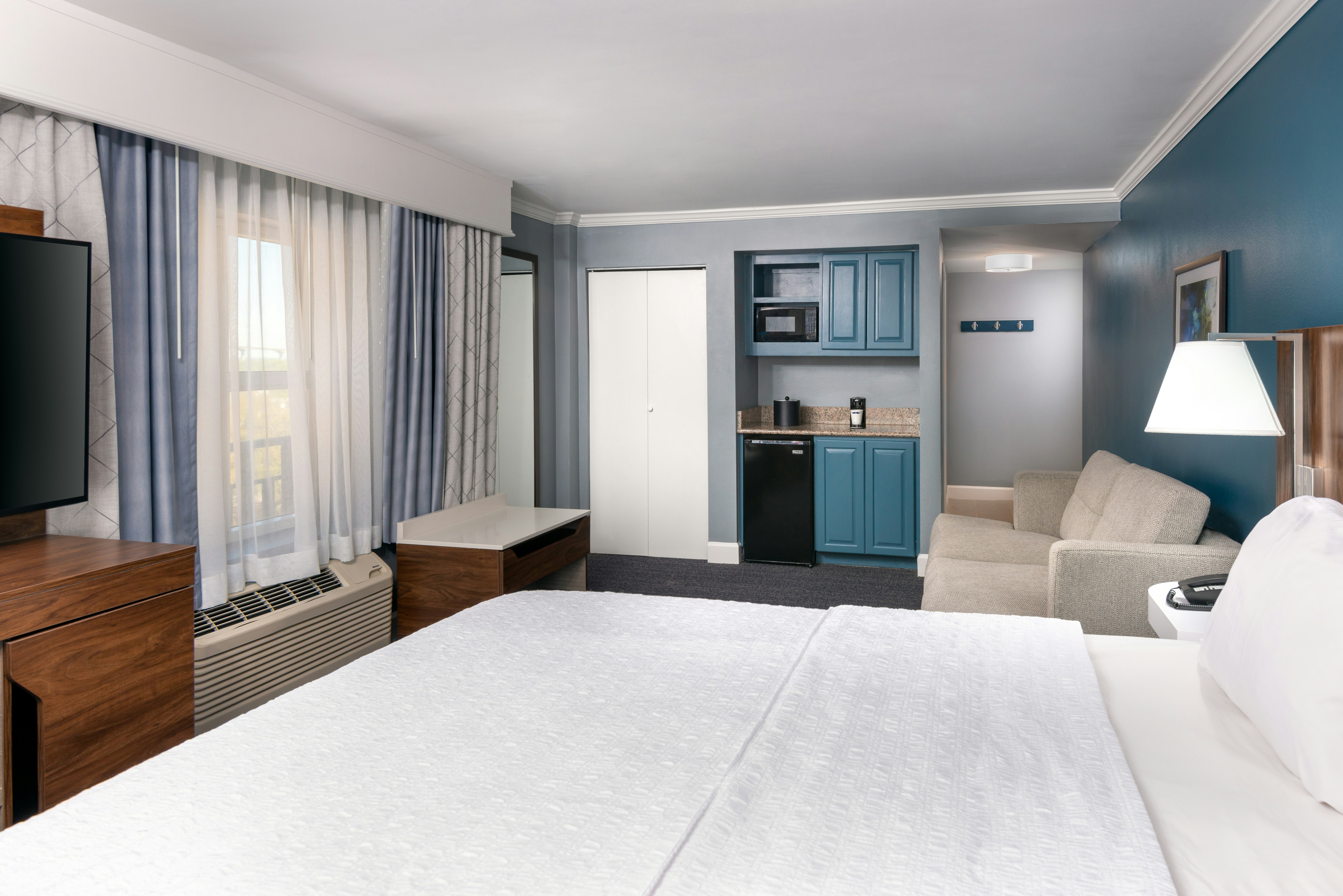 ROOM, KING BED, SOFA