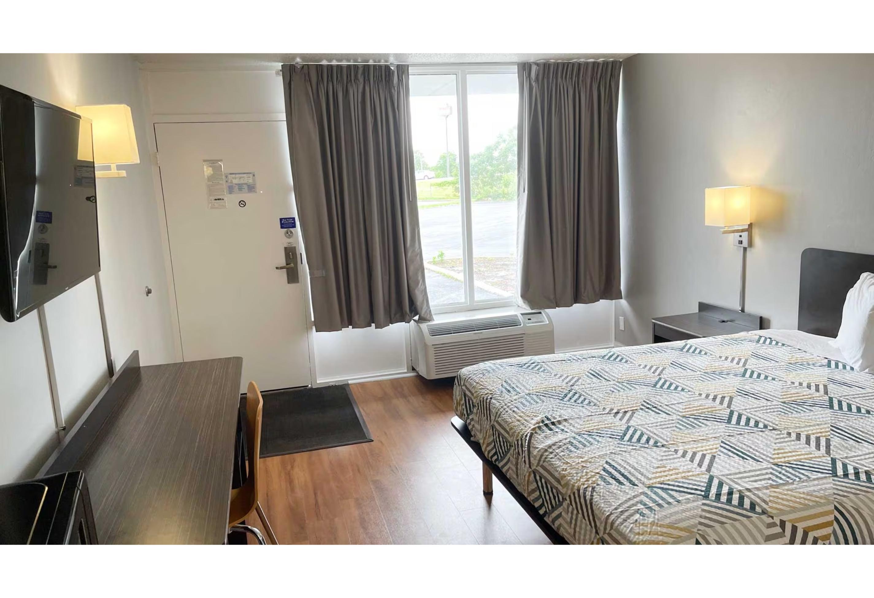 1 King Bed - Mobility Accessible Tub, Nsmk