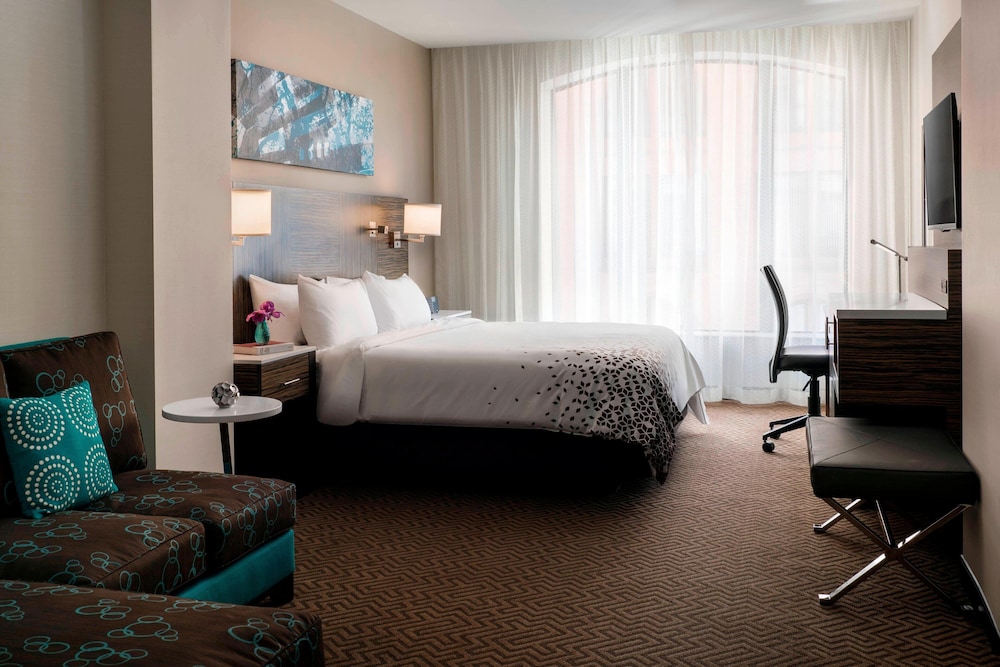 RENAISSANCE DENVER DOWNTOWN CITY CENTER HOTEL 11/56