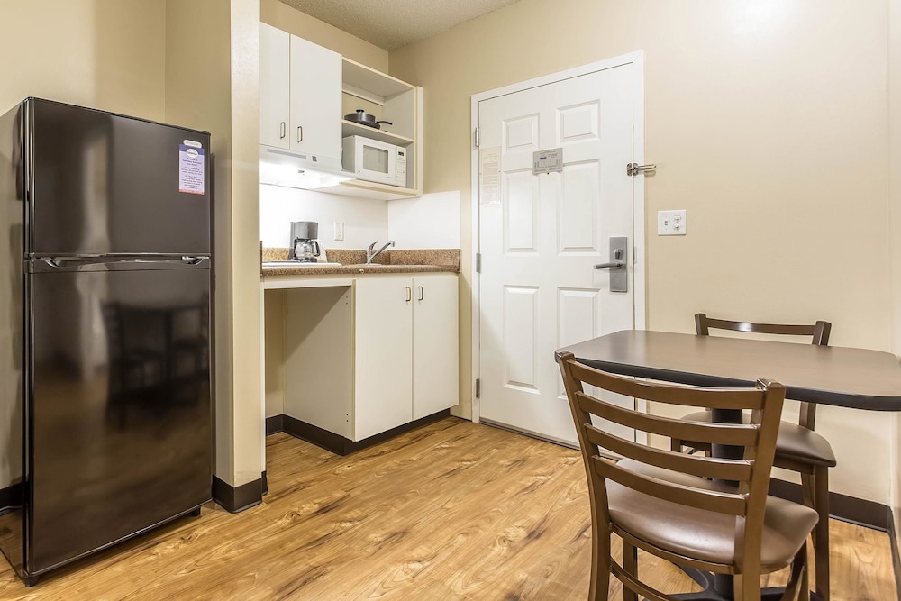 Suburban Studios near University of North Carolina-Charlotte 21/33