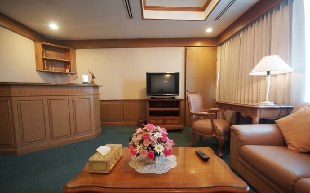 Dhevaraj Hotel 39/62