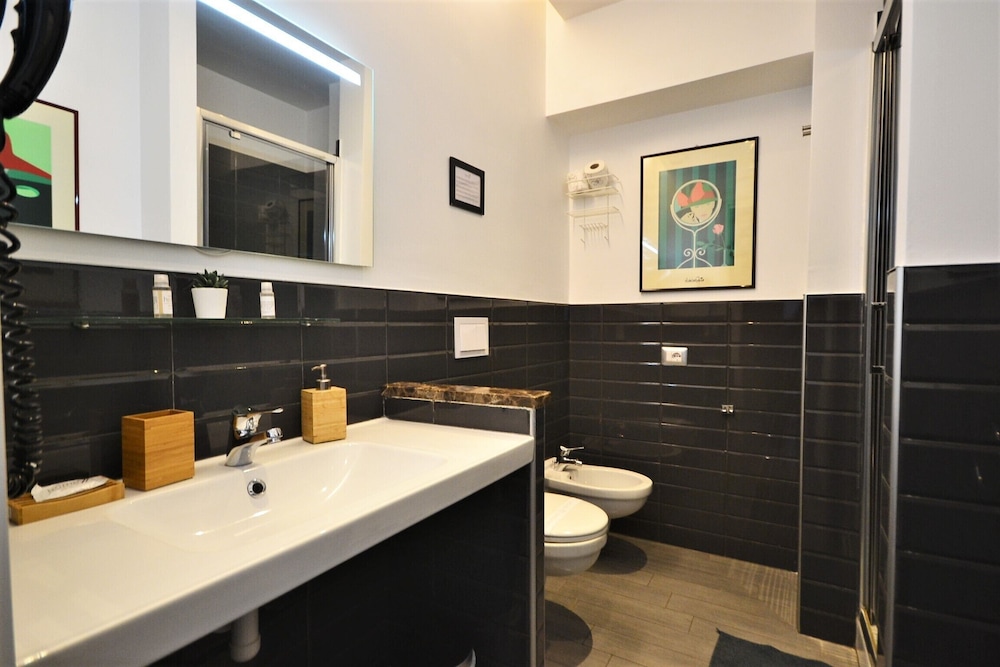B&B Home 77 61/63
