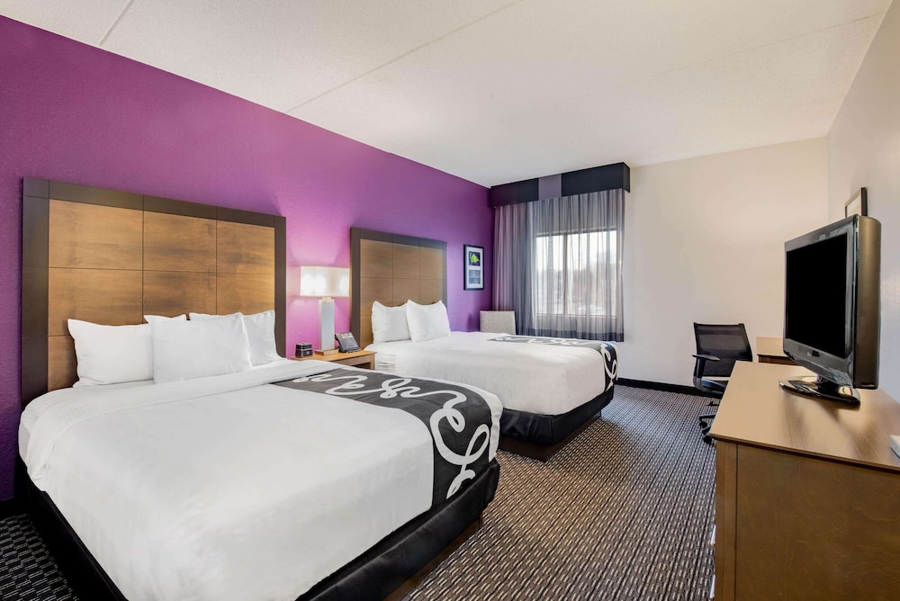 La Quinta Inn & Suites by Wyndham Baltimore BWI Airport 12/52