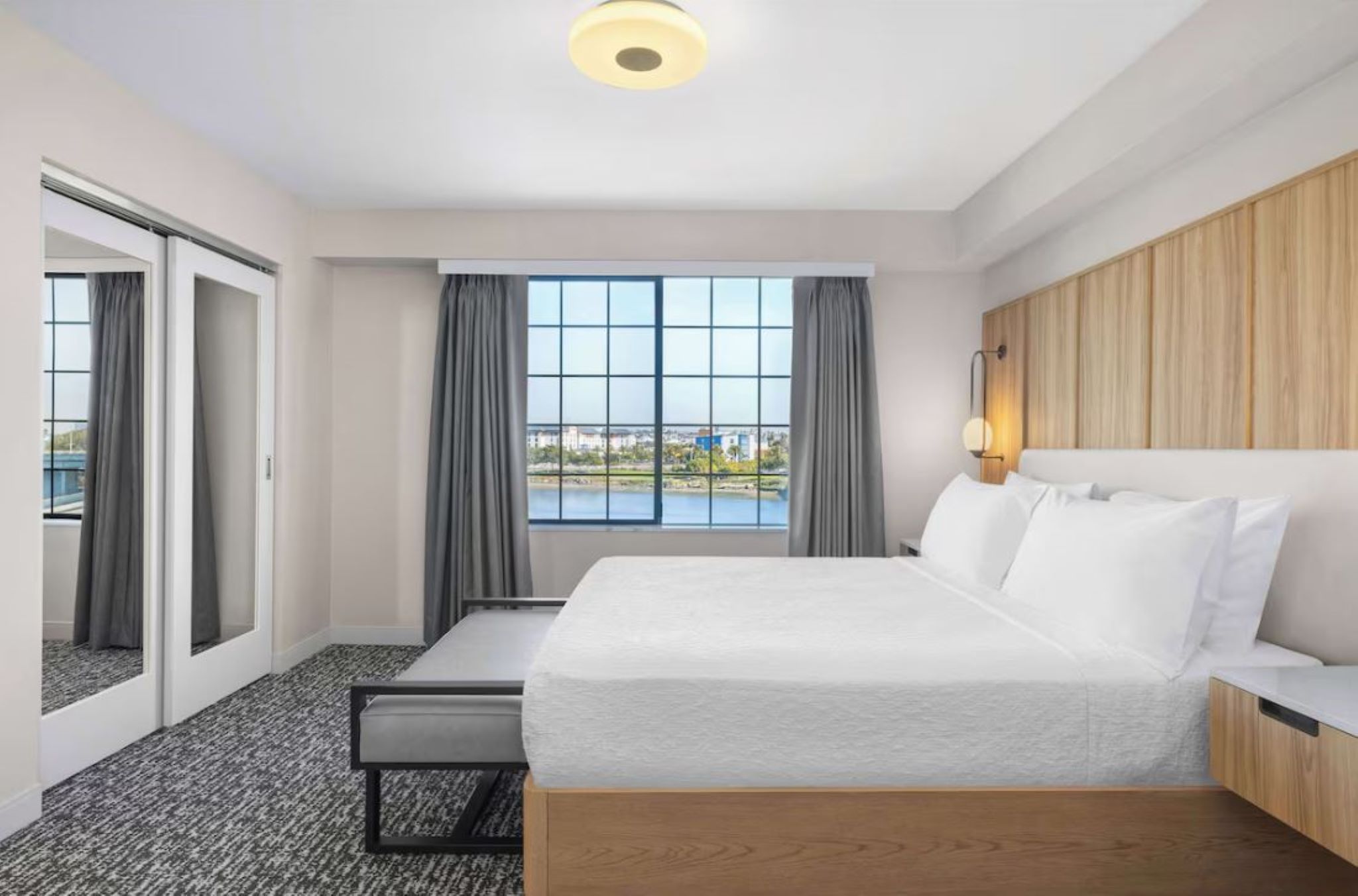 1 BEDROOM, SUITE, KING BED, BAY VIEW