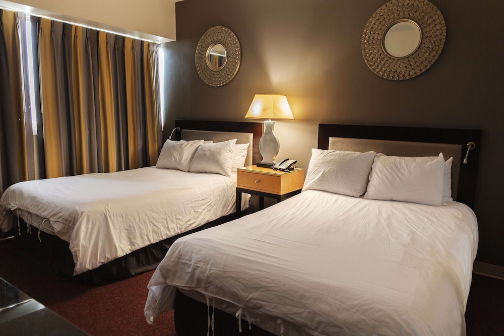 Stamford Suites Hotel 8/43