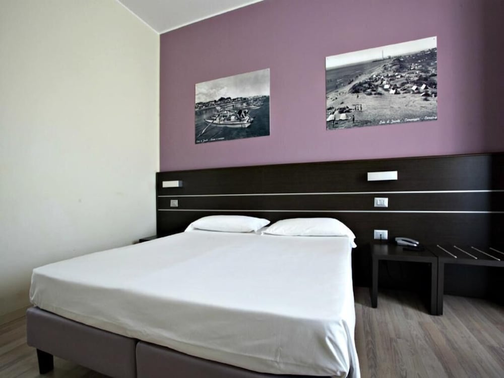 Vienna Hotel 11/56