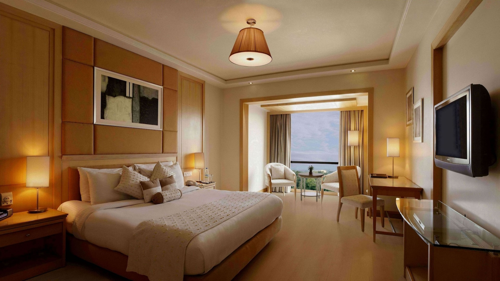 EXECUTIVE, SUITE