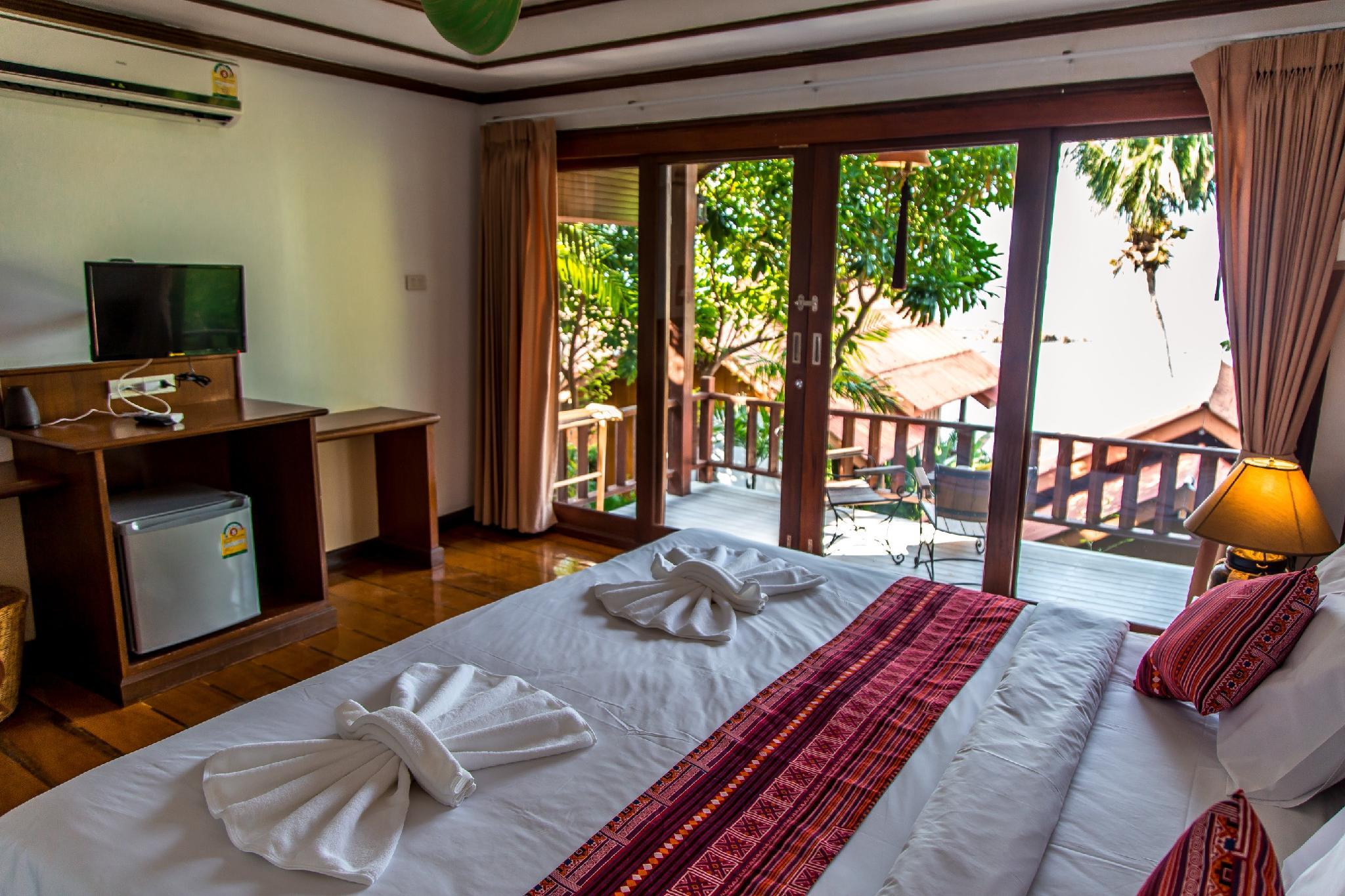 Room, Partial Sea View