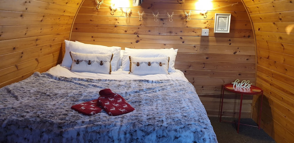 The Little Hide - Grown Up Glamping 18/50