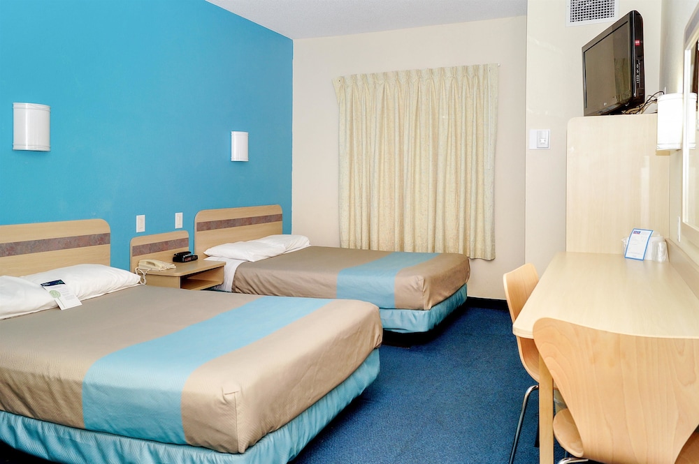 Motel6 Peterborough, ON 23/37