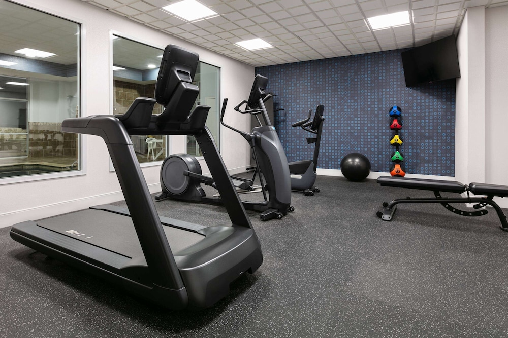 La Quinta Inn and Suites by Wyndham Ft. Worth - Burleson 29/53