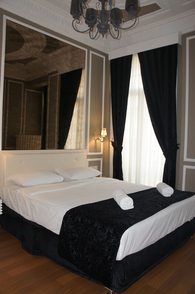 Triada Otel 28/76