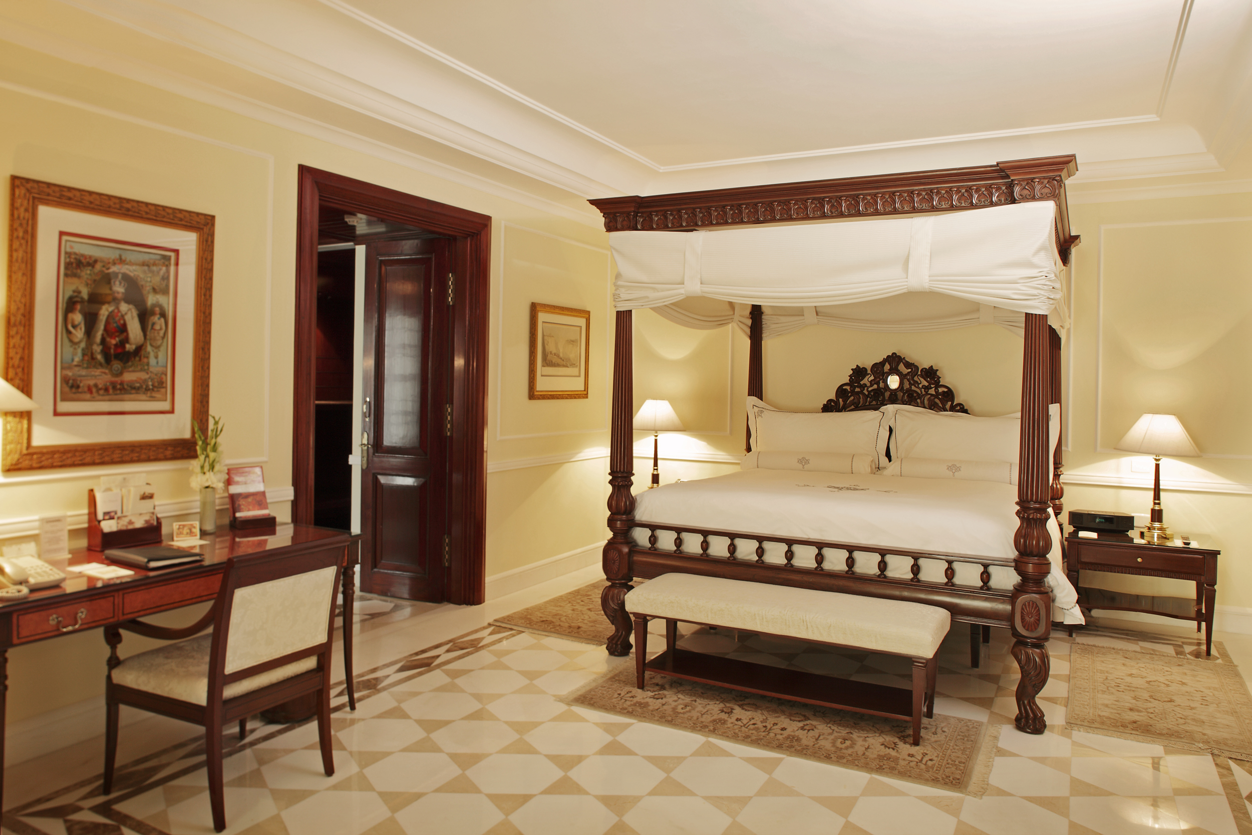 Imperial, Suite
