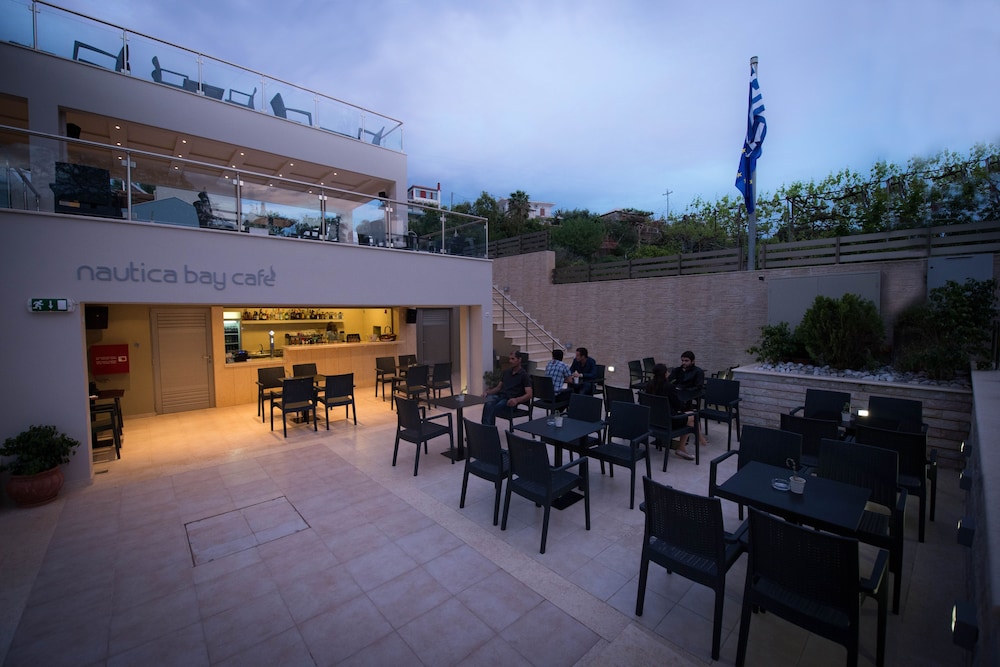 Mantinia Bay Hotel 6/45