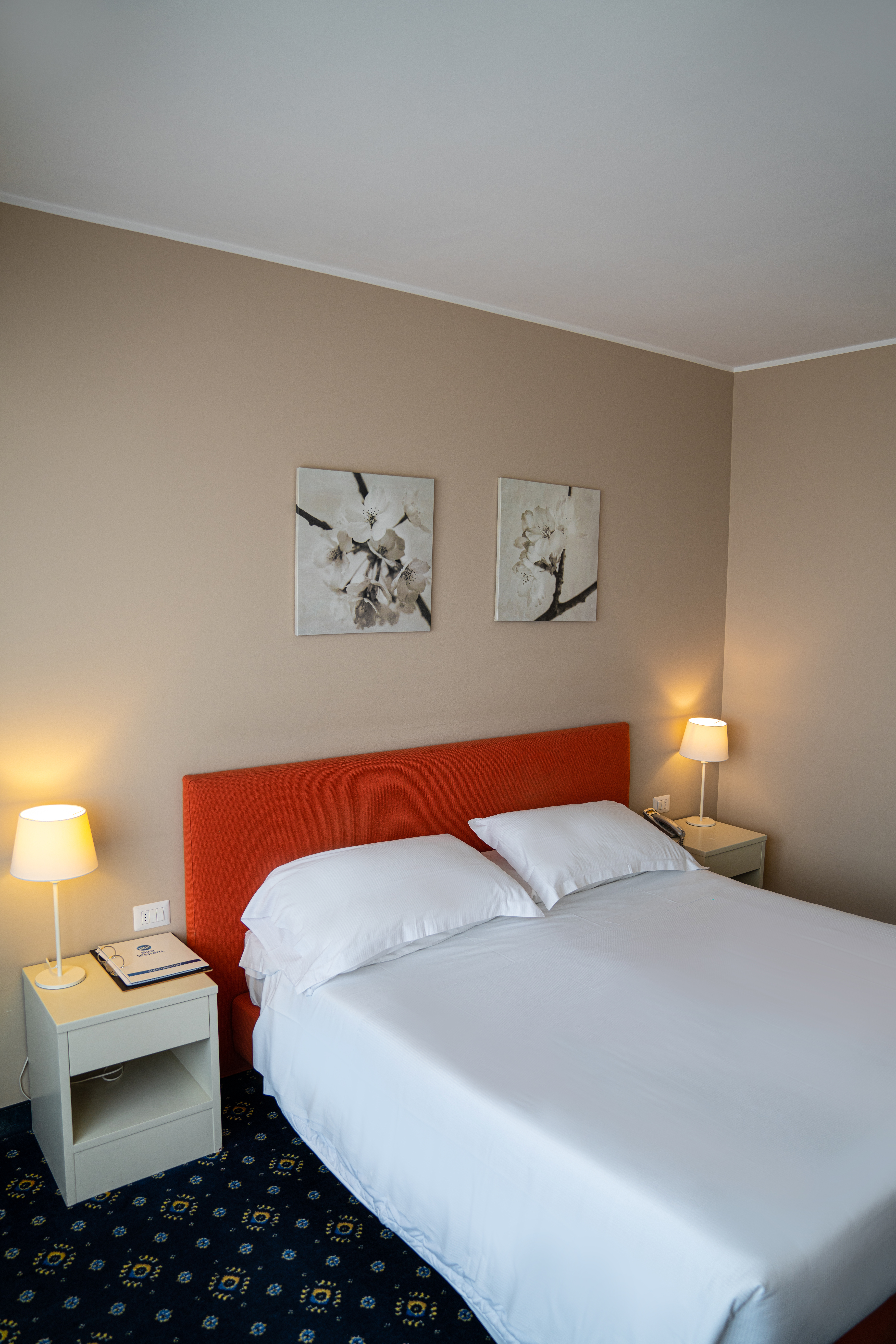 غرفة كومفورت بسرير كوين