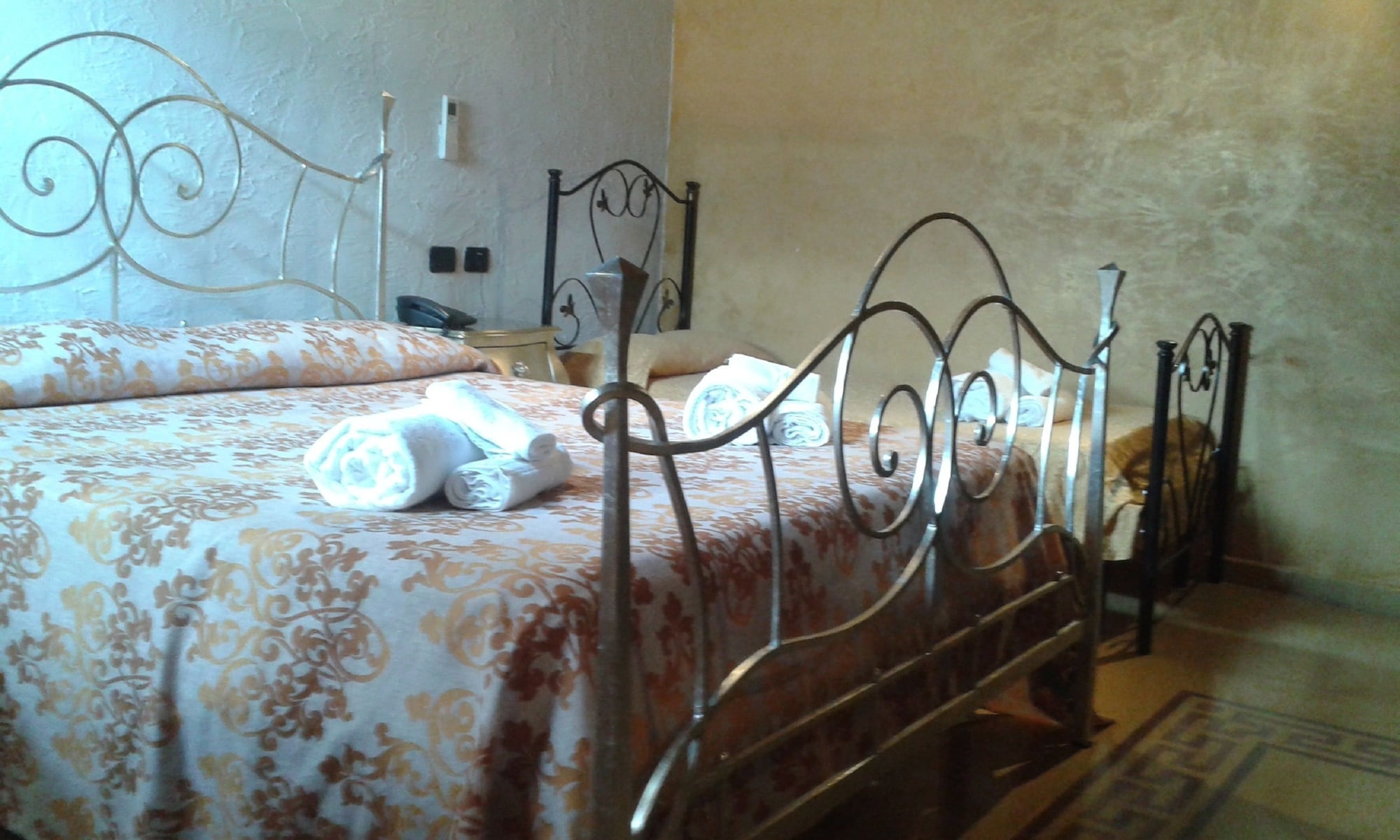 ROOM, TRIPLE