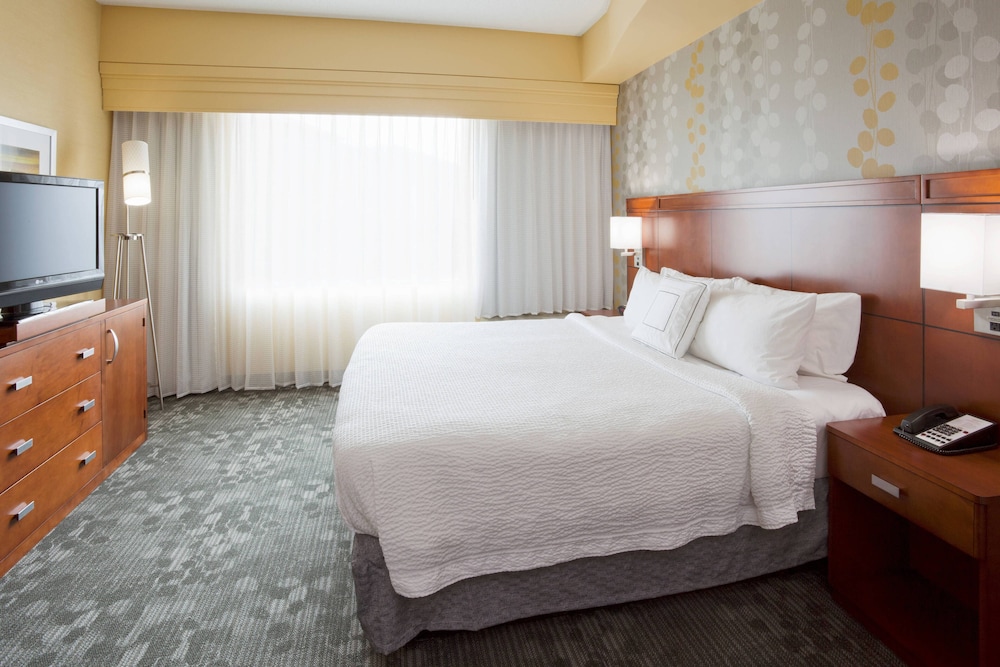 Courtyard by Marriott Minneapolis Maple Grove/Arbor Lakes 14/70