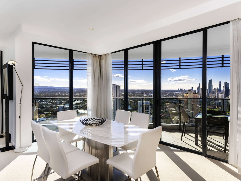 Peppers Broadbeach 49/68
